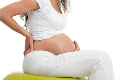 Naisel võib raseduse ajal tekkida valu abaluude piirkonnas